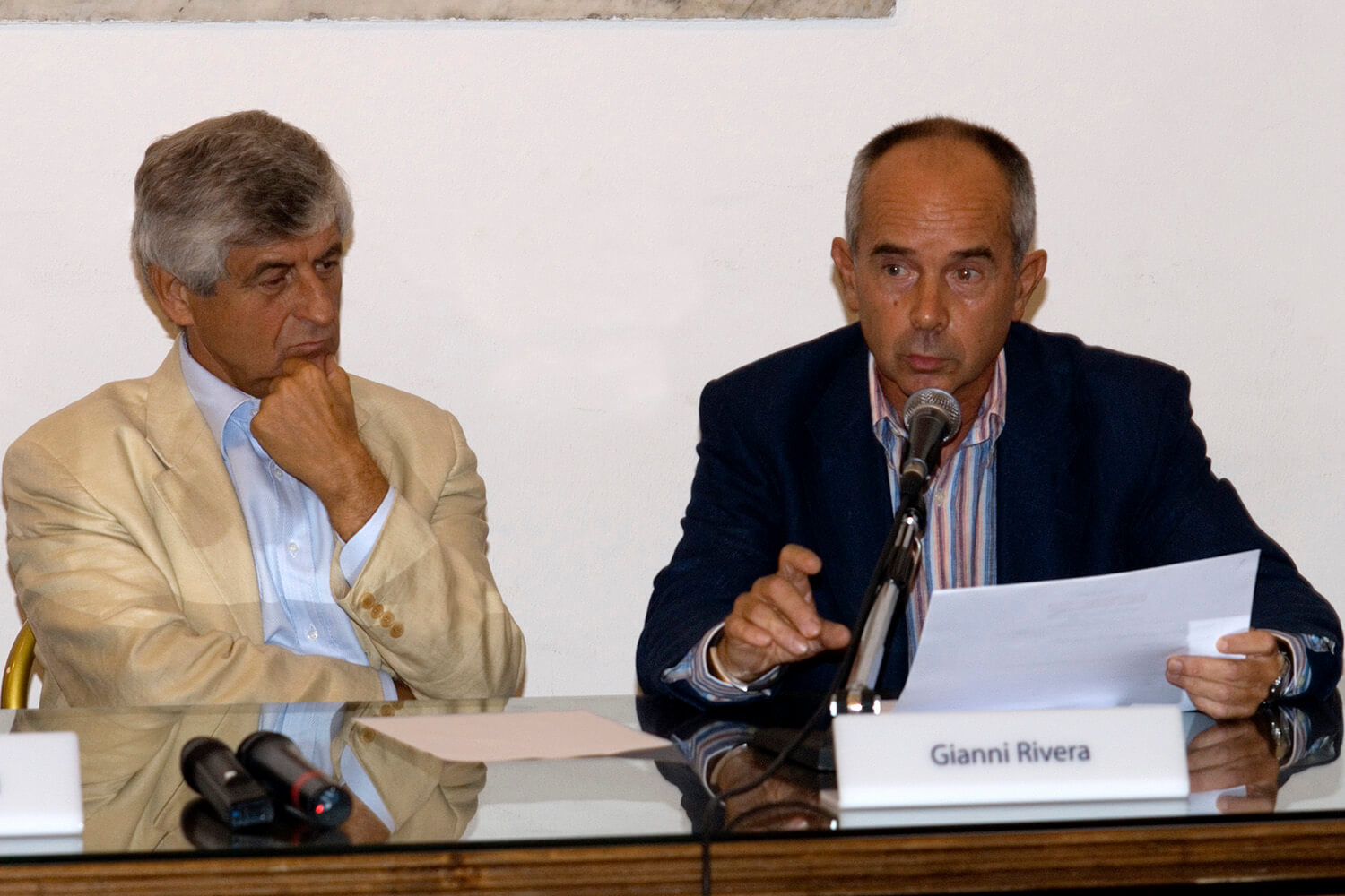 Il Presidente di Achillea 2002 Paolo Luzi con Gianni Rivera, durante una conferenza stampa