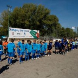 Piccoli calciatori partecipanti alla manifestazione calcistica “Diamo un calcio al diabete” presso gli impianti di Achillea 2002